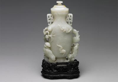 图片[2]-Jade zun vessel with phoenix pattern with wood stand, Qing Dynasty (1644-1911)-China Archive